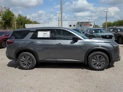 2025 Nissan Pathfinder S FWD