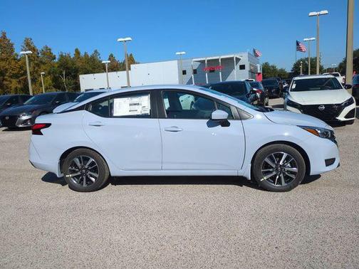 Gray Sky Pearl 2025 Nissan Versa 1.6 SV