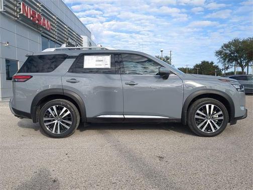 2025 Nissan Pathfinder Platinum FWD