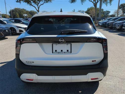 2026 Nissan Kicks SR