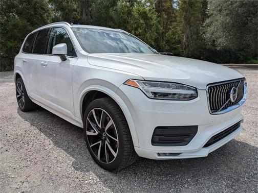 2020 Volvo XC90 T6 Momentum