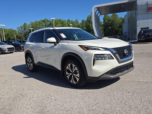 Pearl White Tricoat 2023 Nissan Rogue SV