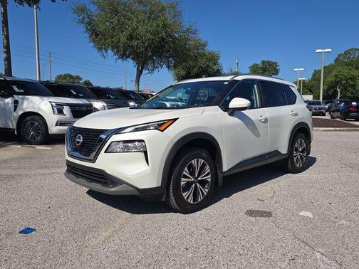 Pearl White Tricoat 2023 Nissan Rogue SV