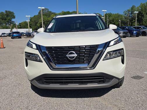 Pearl White Tricoat 2023 Nissan Rogue SV