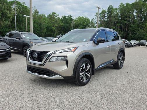 Champagne Silver Metallic/Super Black 2022 Nissan Rogue Platinum