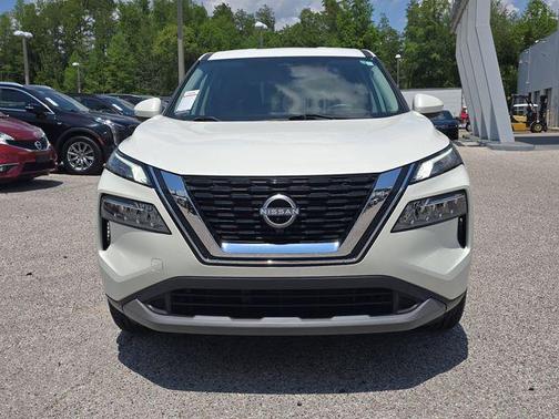 Pearl White Tricoat 2023 Nissan Rogue SV