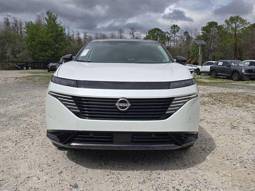 Everest White Pearl Tricoat/Super Black 2026 Nissan Murano Platinum
