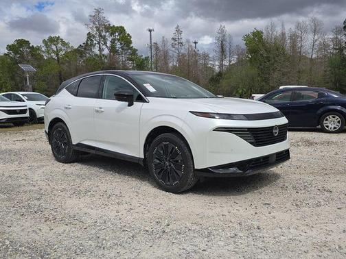 Everest White Pearl Tricoat/Super Black 2026 Nissan Murano Platinum