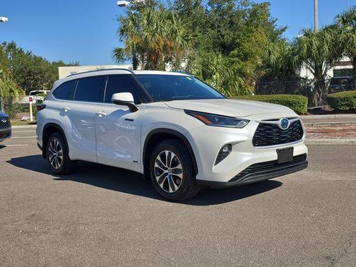 2021 Toyota Highlander Hybrid XLE