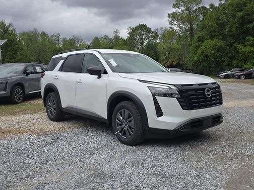 Everest White Pearl Tricoat 2026 Nissan Pathfinder SV