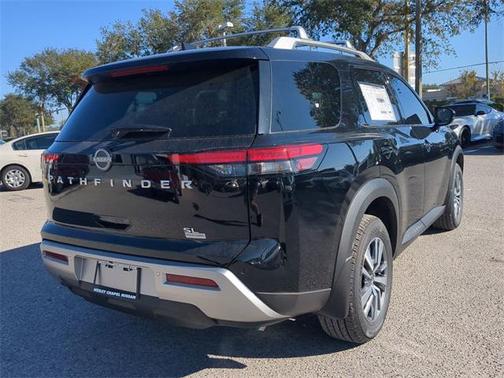2025 Nissan Pathfinder SL FWD