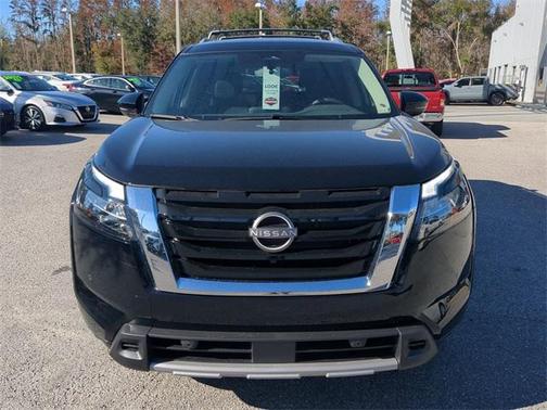 2025 Nissan Pathfinder SL FWD
