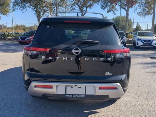 2025 Nissan Pathfinder SL FWD