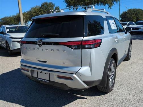 2025 Nissan Pathfinder SL FWD