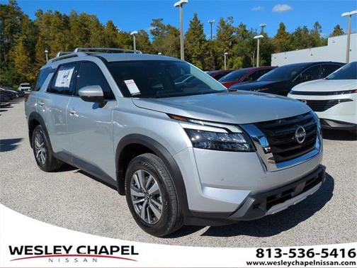 2025 Nissan Pathfinder SL FWD