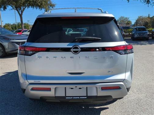 2025 Nissan Pathfinder SL FWD