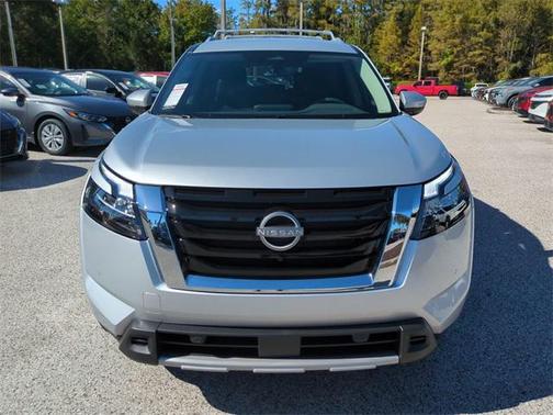 2025 Nissan Pathfinder SL FWD