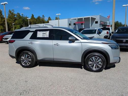 2025 Nissan Pathfinder SL FWD