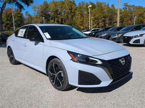 2025 Nissan Altima SR FWD