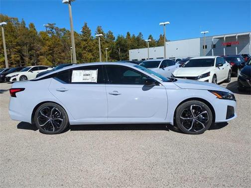 2025 Nissan Altima SR FWD