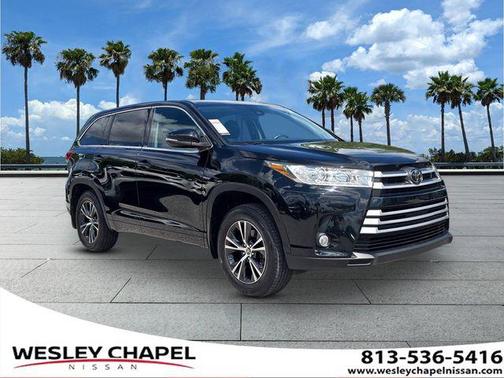 Midnight Black Metallic 2017 Toyota Highlander LE Plus