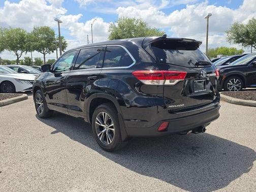 Midnight Black Metallic 2017 Toyota Highlander LE Plus
