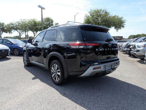 Super Black 2024 Nissan Pathfinder SL 4WD