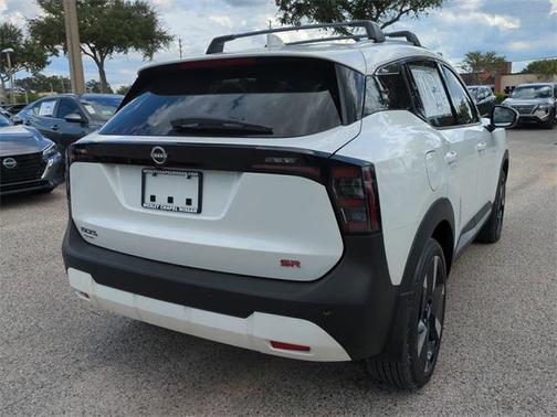 2025 Nissan Kicks SR