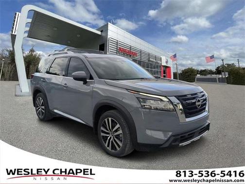 2025 Nissan Pathfinder Platinum FWD