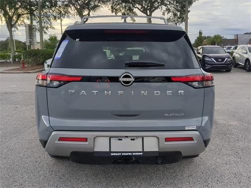 2025 Nissan Pathfinder Platinum FWD