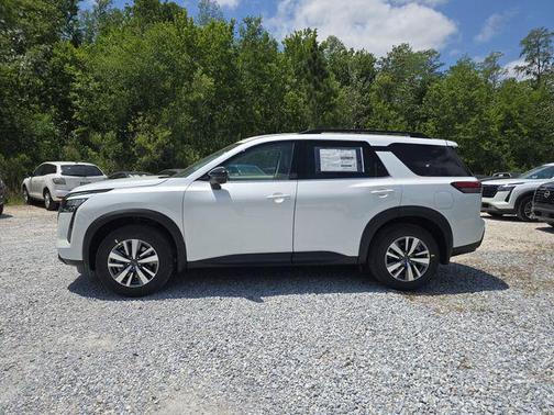 Everest White Pearl Tricoat 2026 Nissan Pathfinder SL