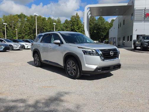 Brilliant Silver Metallic 2024 Nissan Pathfinder SV FWD