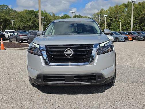 Brilliant Silver Metallic 2024 Nissan Pathfinder SV FWD