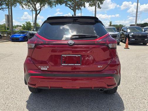 Scarlet Ember Tintcoat/Super Black 2024 Nissan Kicks SV