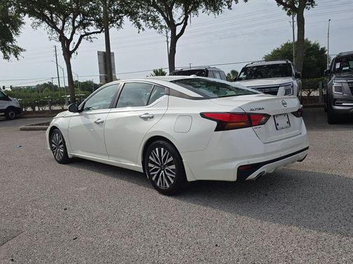 Pearl White Tricoat 2024 Nissan Altima 2.5 SV