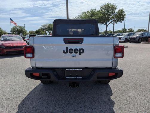 Silver Zynith Clearcoat 2022 Jeep Gladiator Sport