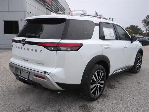2025 Nissan Pathfinder Platinum FWD