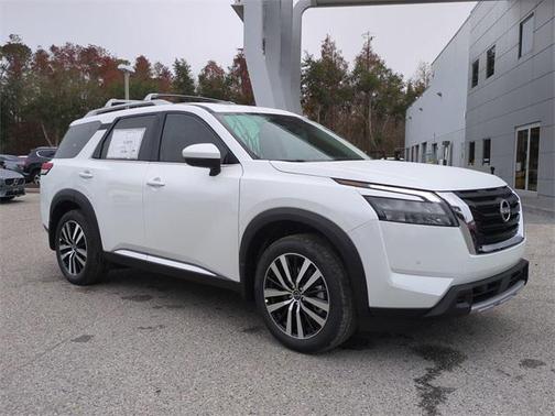 2025 Nissan Pathfinder Platinum FWD