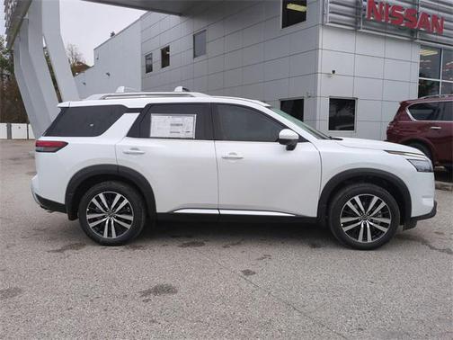 2025 Nissan Pathfinder Platinum FWD