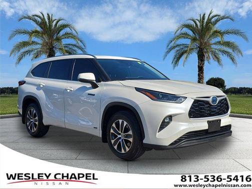 Blizzard Pearl 2021 Toyota Highlander Hybrid XLE