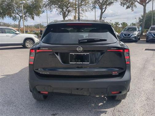 2025 Nissan Kicks SR