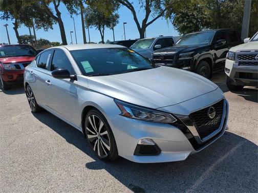 2020 Nissan Altima SR FWD