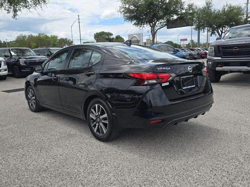 Super Black 2021 Nissan Versa 1.6 SV