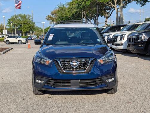 Deep Blue Pearl/Fresh Powder 2020 Nissan Kicks SR
