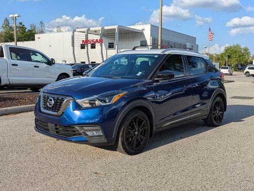 Deep Blue Pearl/Fresh Powder 2020 Nissan Kicks SR