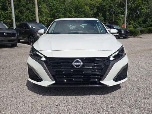 Pearl White Tricoat 2026 Nissan Altima 2.5 SV