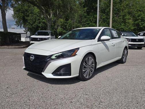Pearl White Tricoat 2026 Nissan Altima 2.5 SV