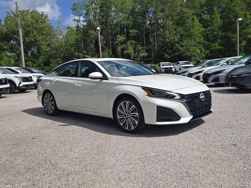 Pearl White Tricoat 2026 Nissan Altima 2.5 SV