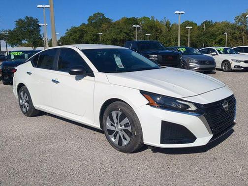 Glacier White 2025 Nissan Altima S FWD