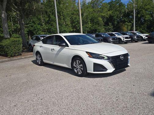 Glacier White 2025 Nissan Altima S FWD